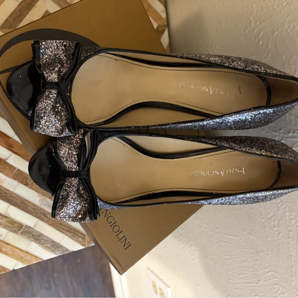 Beautiful SILVER GLITTER HEELS! - Picture 3 of 8